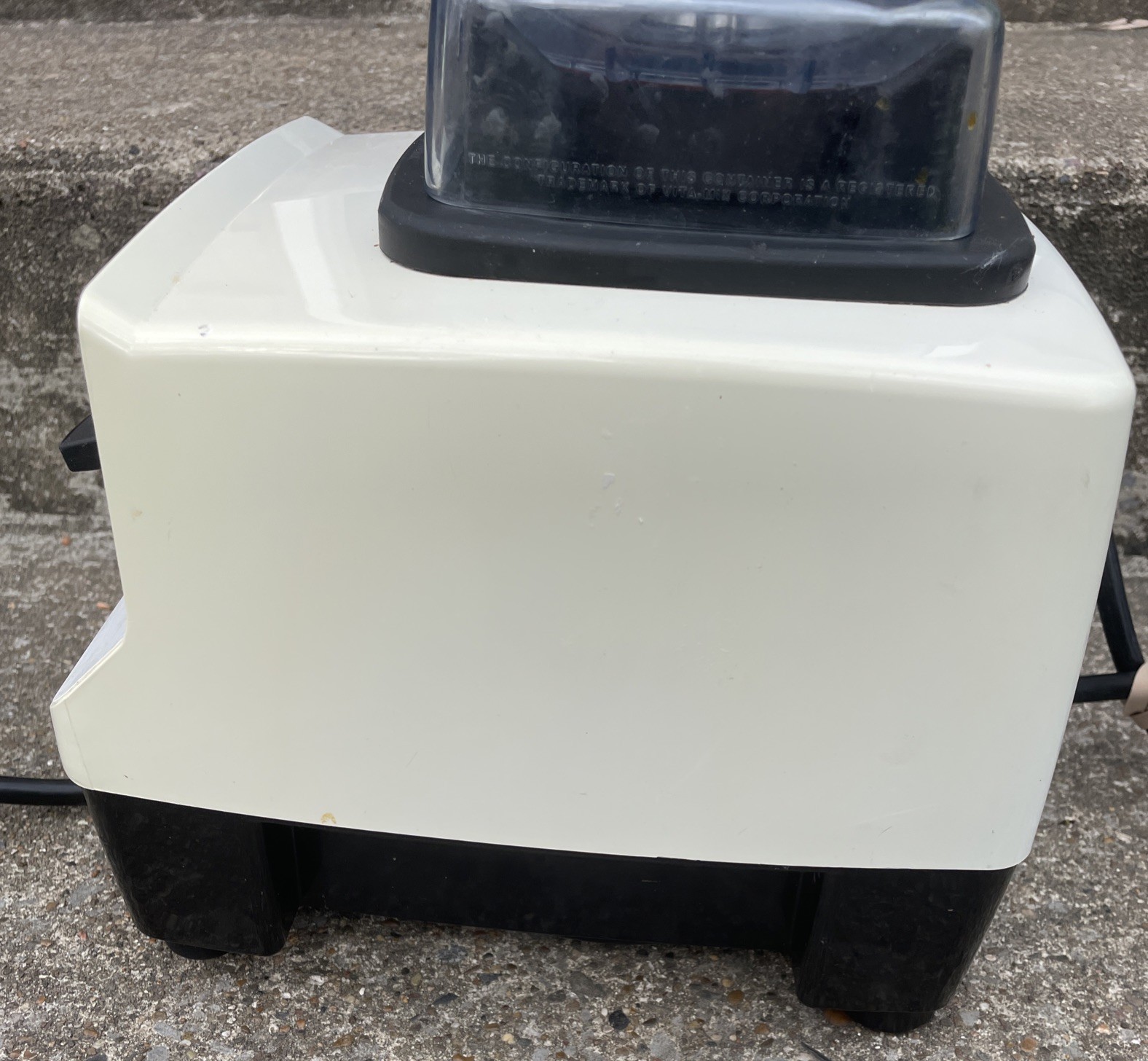 Vitamix Creations GC, White, 64 Oz Pitcher. VM0103D 10 Speed Blender