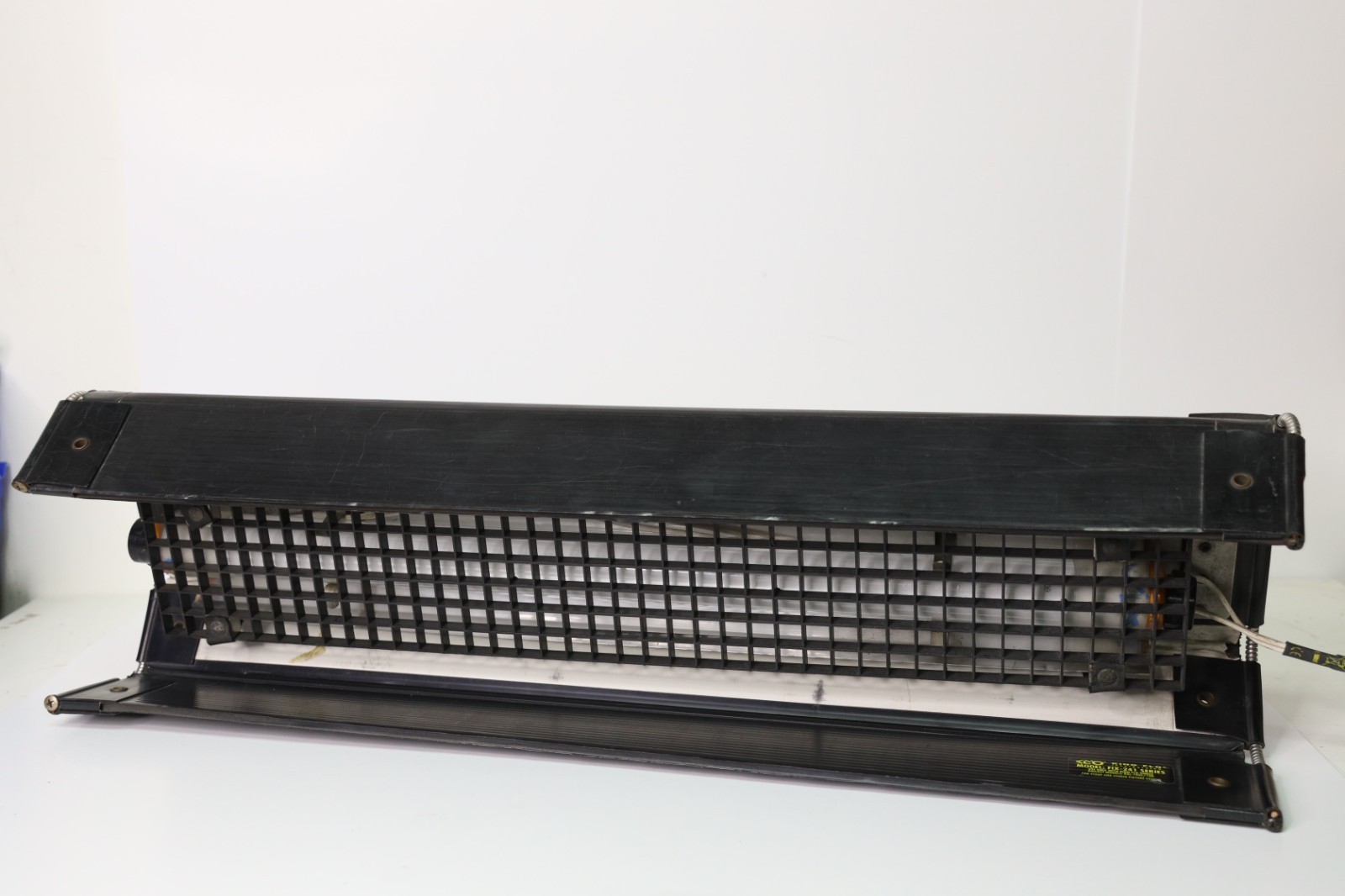 Kino Flo FIX-241 2ft 1-Bank Light w/ BAL-105 Ballast & Cable – Tested