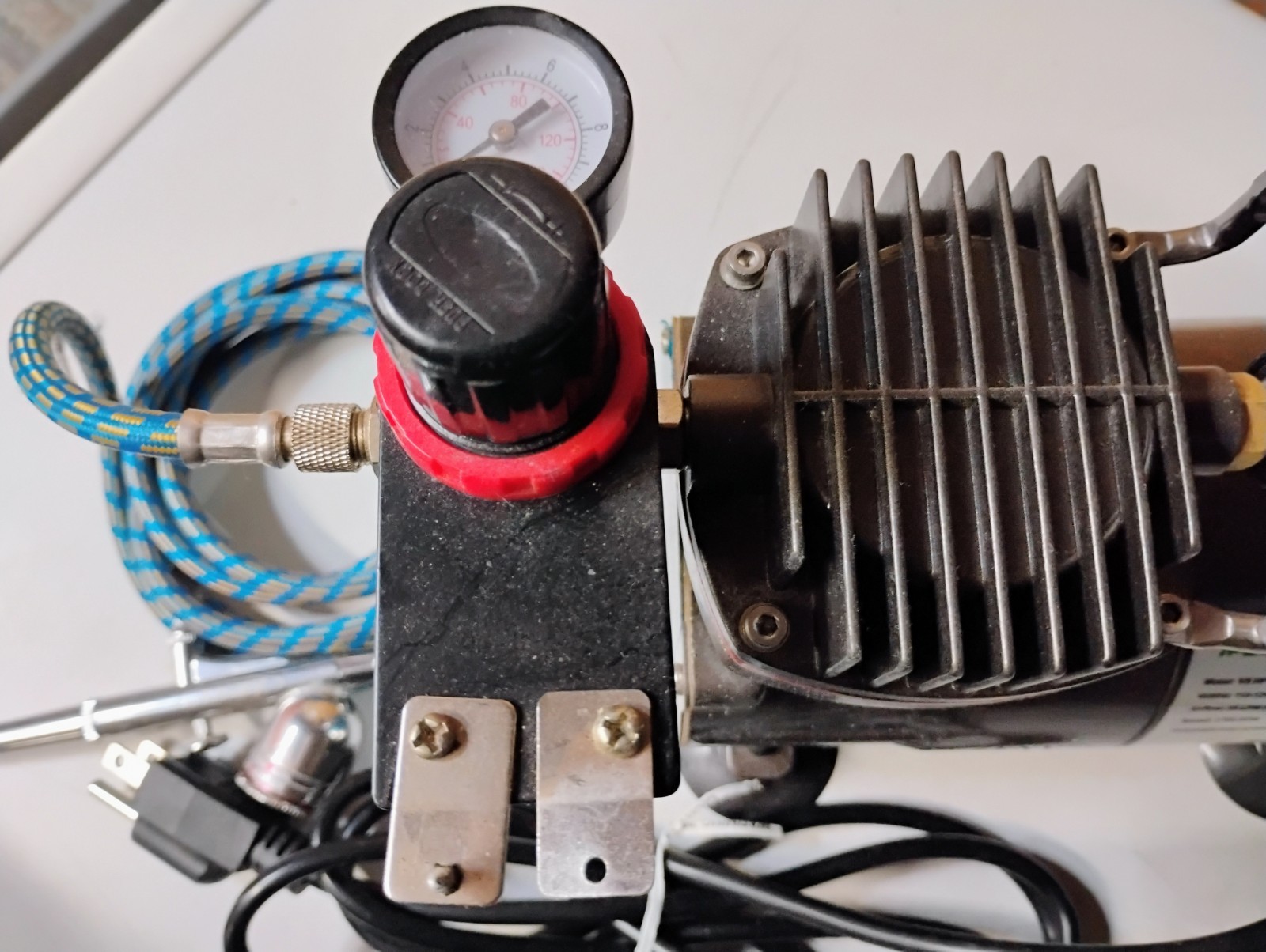 Airbrush Compressor . READ