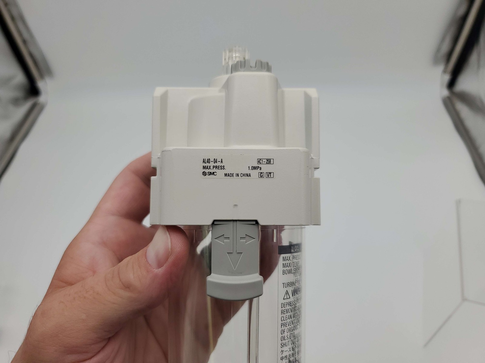 SMC AL40-04-A Lubricator 1/2" RC Inlet & Outlet 1MPa 135 Cu CM Capacity