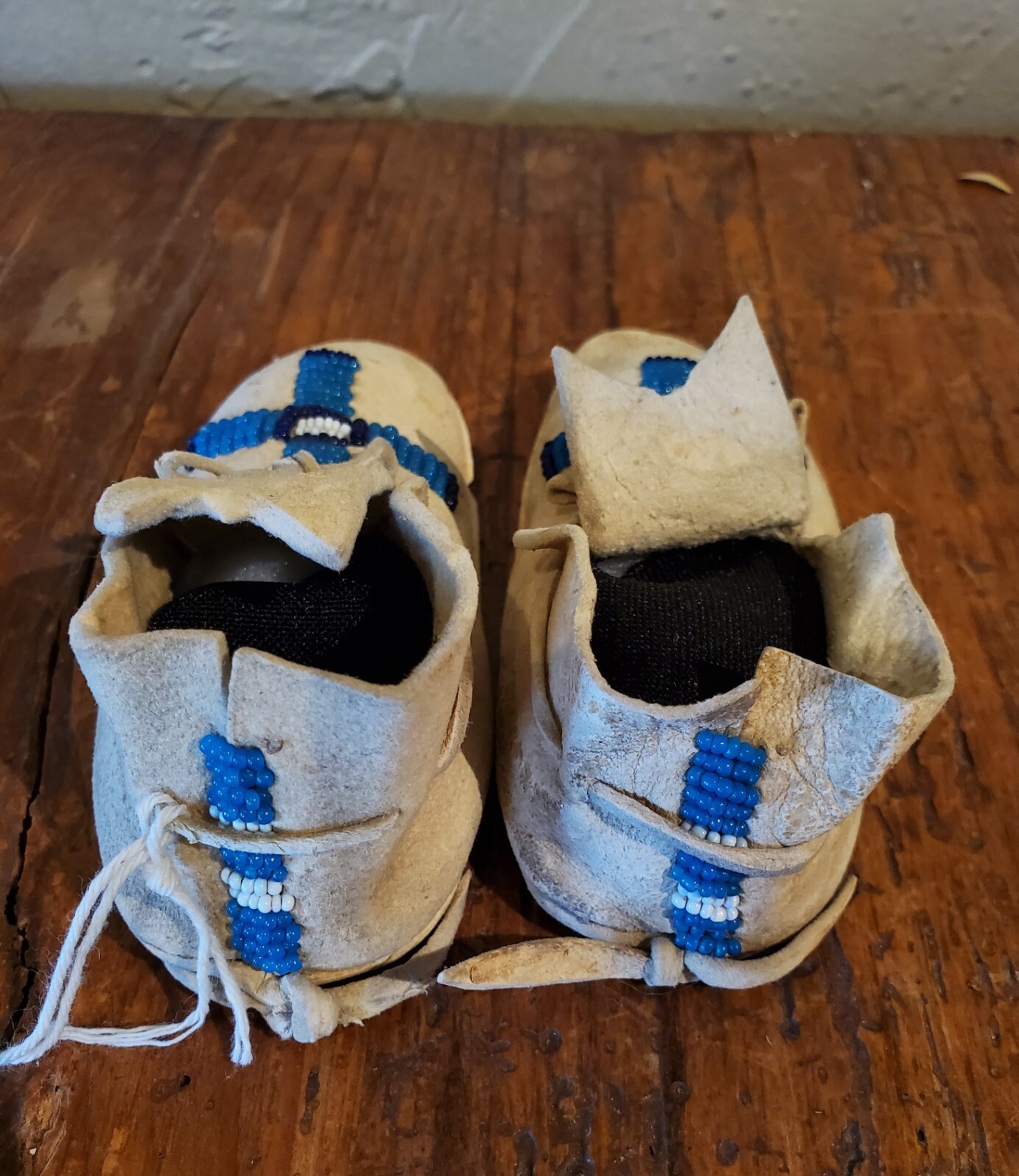 Antique OLD Native American Indian beaded Cheyenne child moccasins 19th c.