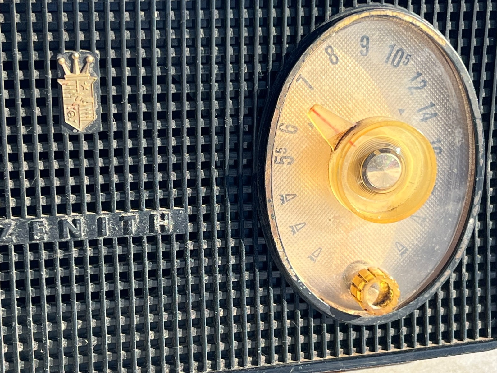 VINTAGE ZENITH STARTLIGHTER RADIO MODEL B515-Y NICE WORKING CONDITION