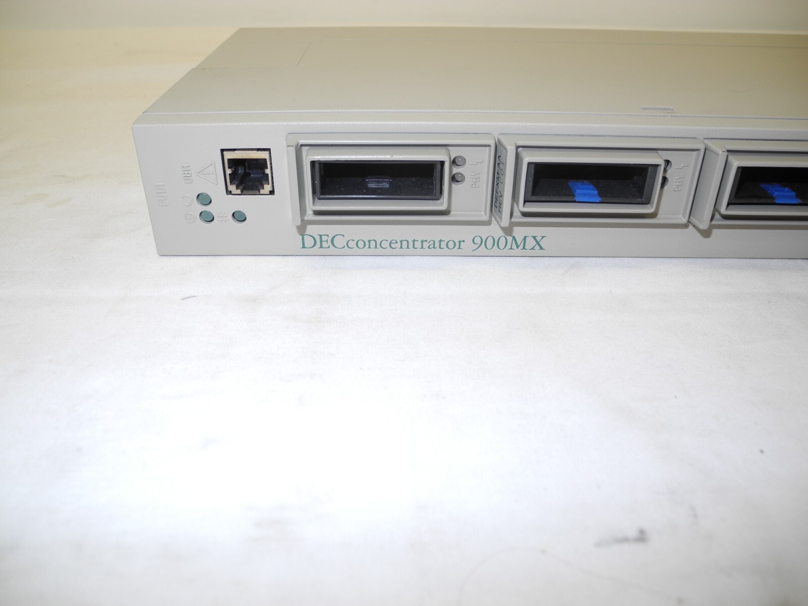 DEC DEF6U-M DECCONCENTRATOR 900MX W/ 6 x DEFXM-AA FDDI MMF ADAPTERS