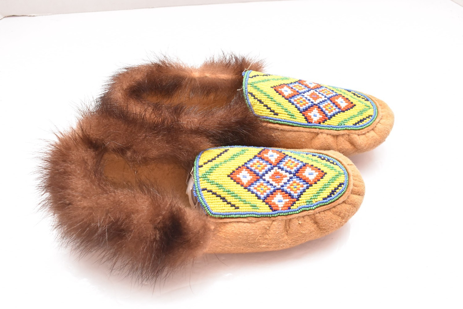 VINTAGE CREE INDIAN GEOMETRICAL BEADED MOCCASINS NATIVE AMERICAN 11"