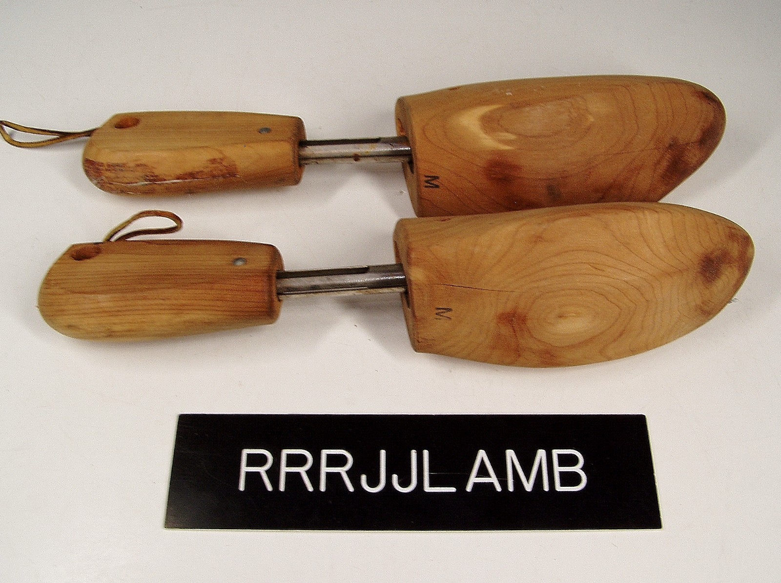 CABELAS Pair of Cedar Wood SHOE TREE BOOT KEEPER Mens Medium 7 7.5 8 8.5 9 9.5