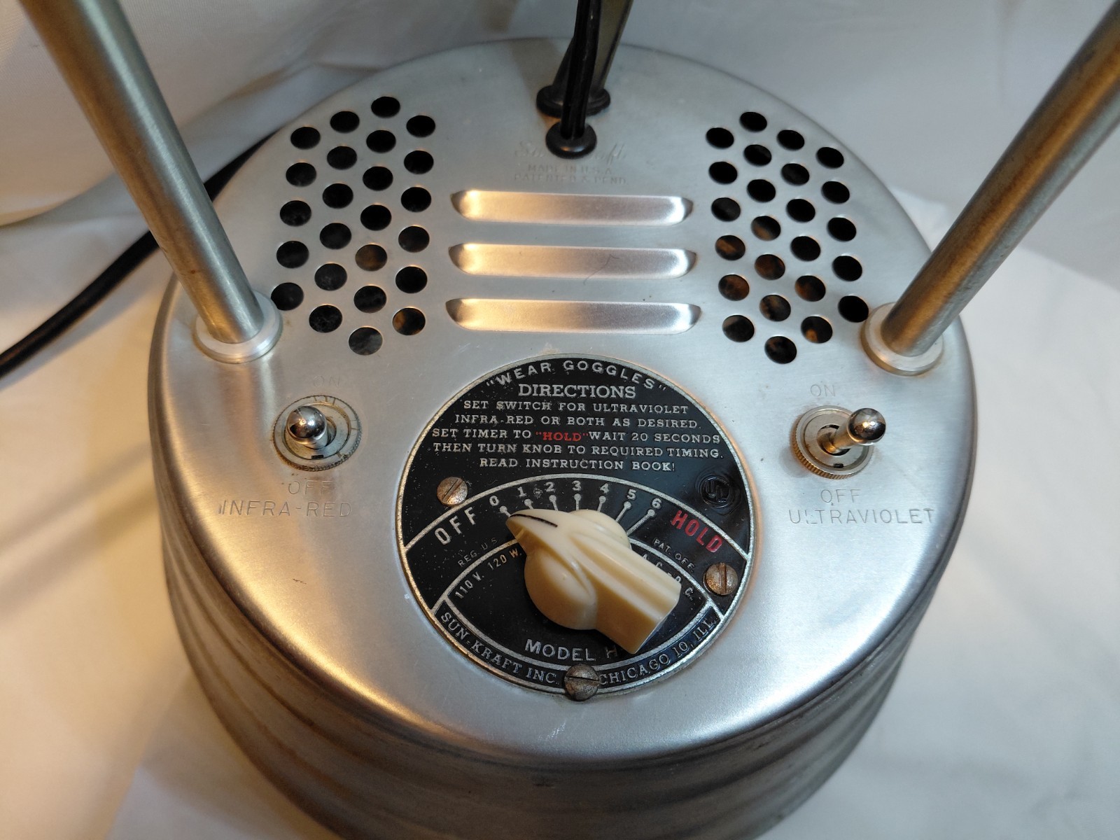 Vintage 1940's-1950's Sun Kraft Ultraviolet & Infrared Dual Bulb Medical Lamp