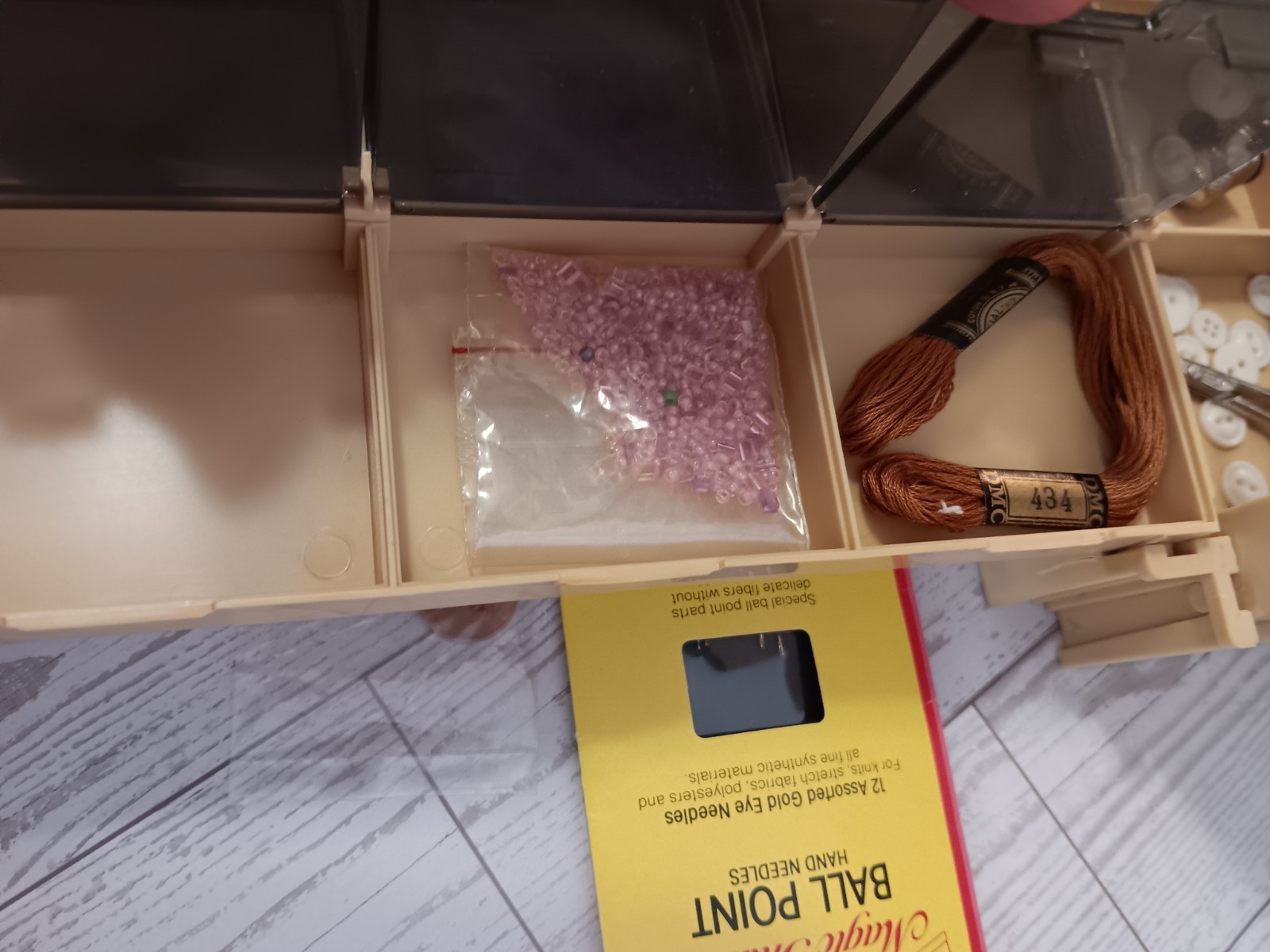 '83 World Wide Media Folding Sewing Caddy Spool Organizer Vintage Thread Notions