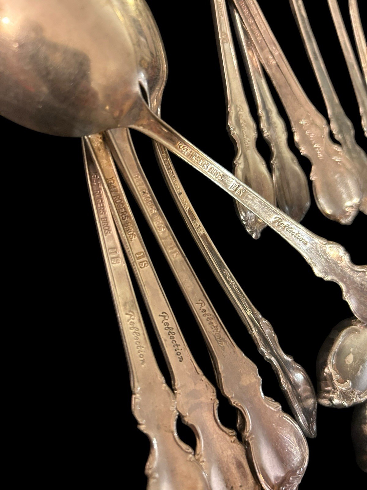 32 Pcs Set 1847 Rogers Bros Reflection Silverware Forks Spoons Knives Floral