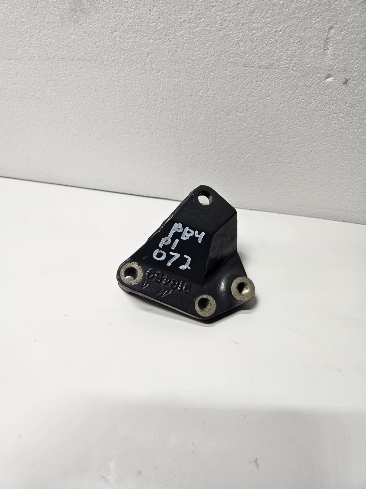 OMC Cobra Alternator Support Bracket Mount 913459