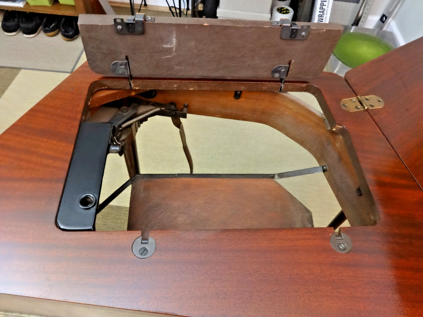 RARE Singer 74 Trapezoid Spinet Sewing Machine Cabinet - 301, 400 & 500 Series