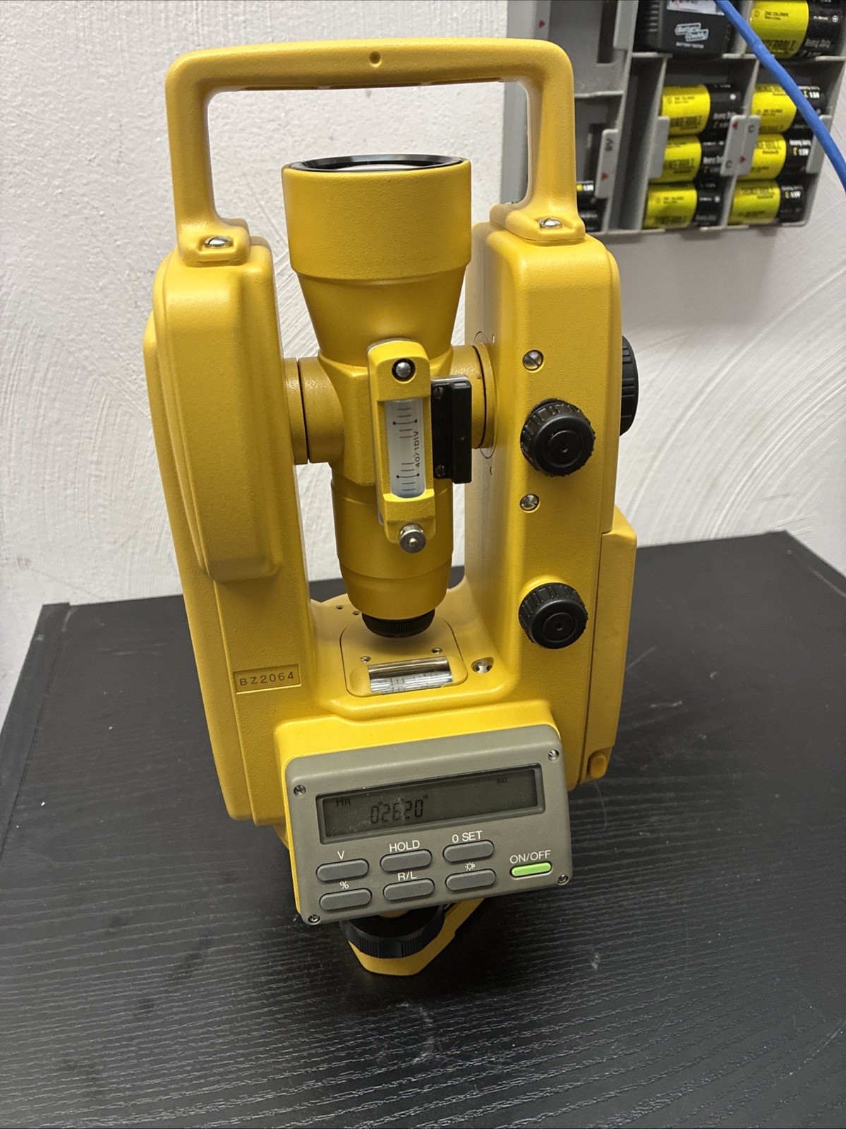 TOPCON DT-20B DIGITAL THEODOLITE, THE BATTERY DOES NOT CHARGE
