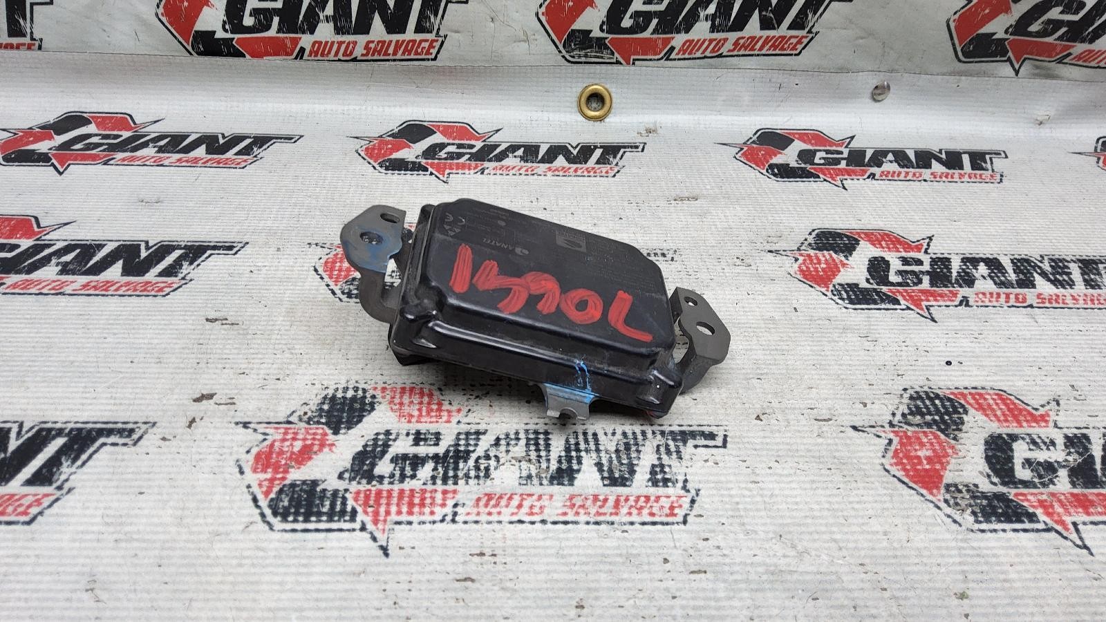 18 19 20 TOYOTA SIENNA CRUISE CONTROL DISTANCE SENSOR RADAR UNIT 882100A010