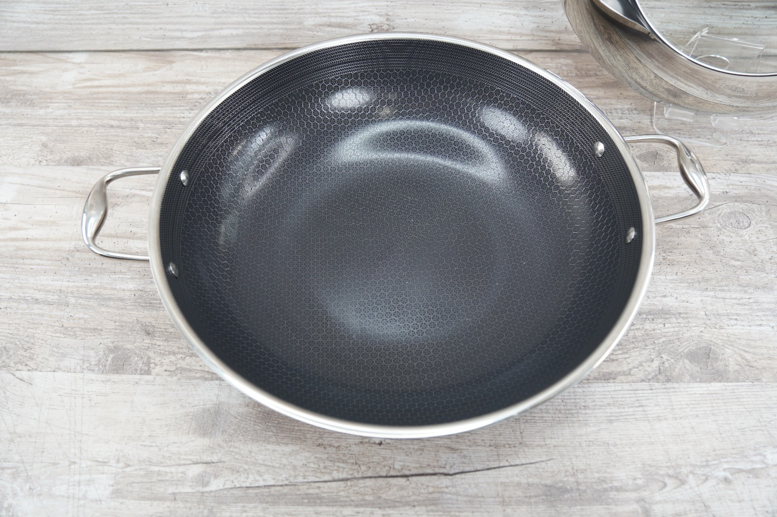HexClad Hybrid Nonstick 14" Frying Pan, Stainless Steel Lid - Used #8730