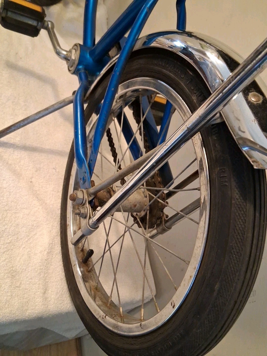 Vintage Schwinn Stingray Pixie 16" Wheel Bike & Blue Sparkle Replacement Seat