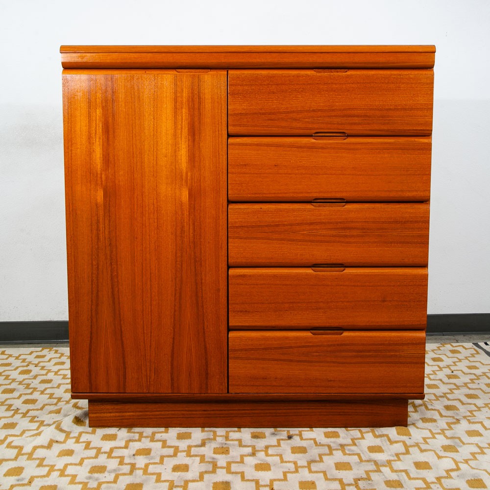 Mid Century Danish Modern Gentlemans Chest Dresser 7 Drawer Teak Vanity Denmark