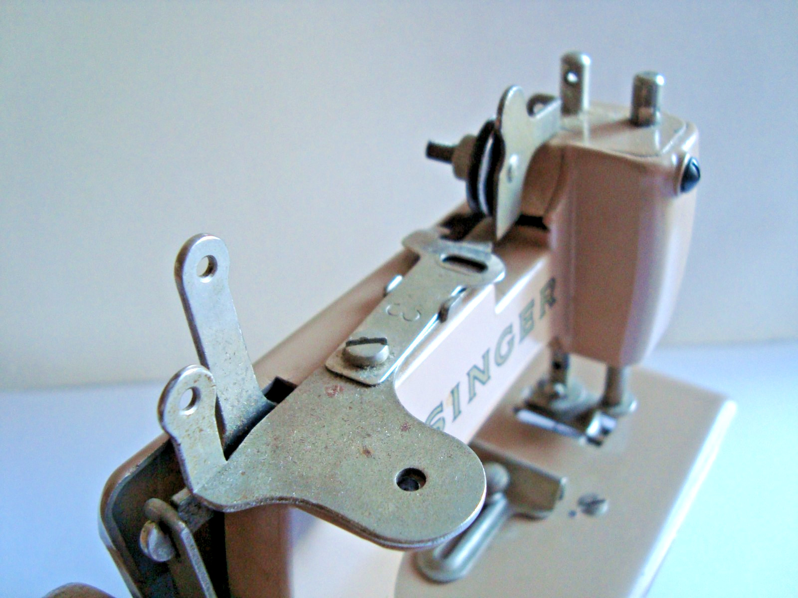 Vintage Singer Sewhandy Model 20 Sewing Machine Child's Toy ~ Hand Crank Metal