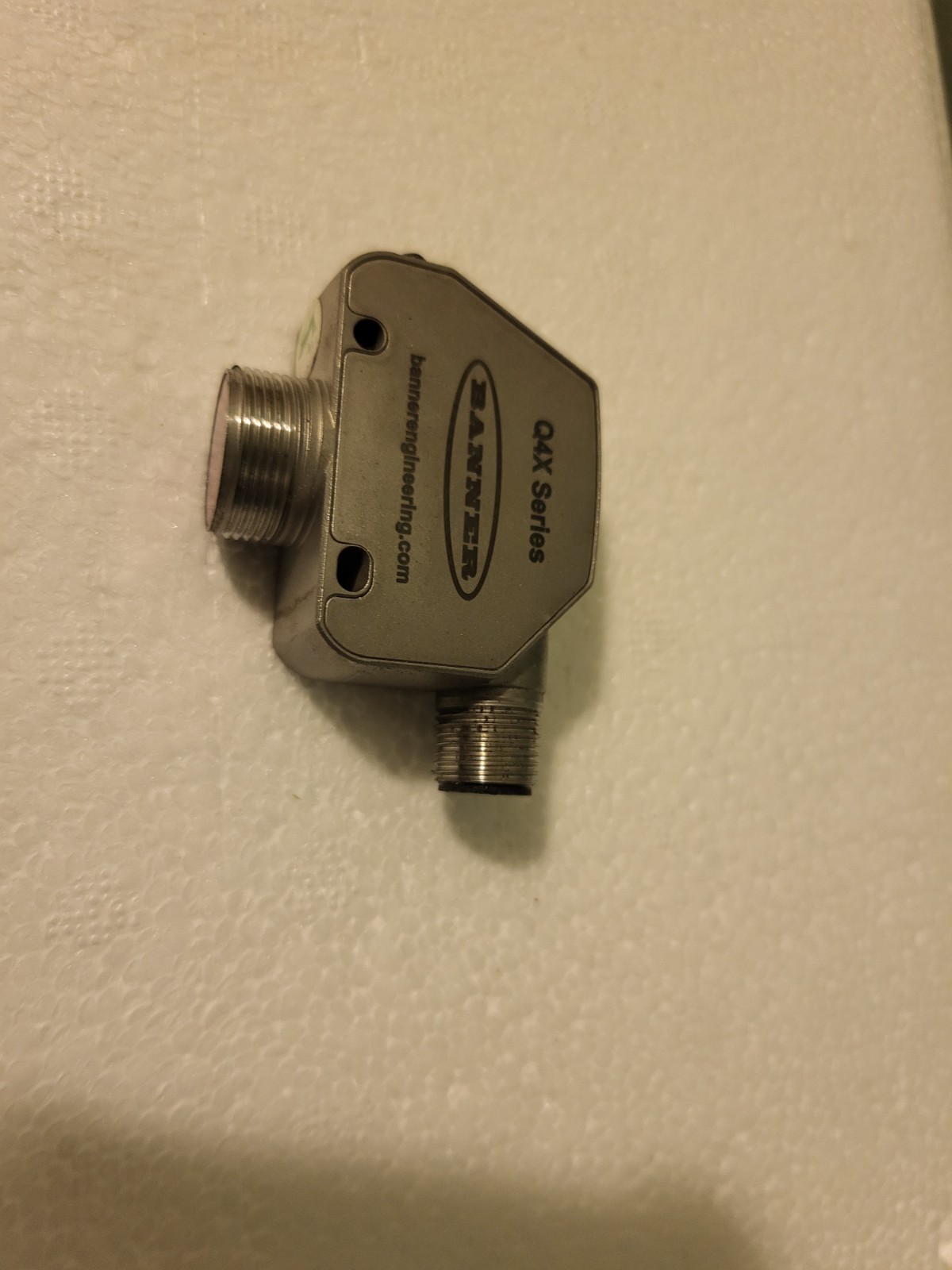 Banner Engineering Q4XTBLAF100-Q8 Laser Distance Sensor: Q4X Series