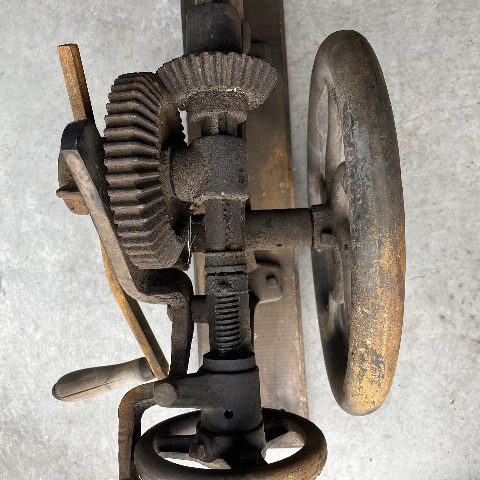 Vintage Champion Blower & Forge Co. Hand-Crank Drill Press Lancaster NOT SEIZED