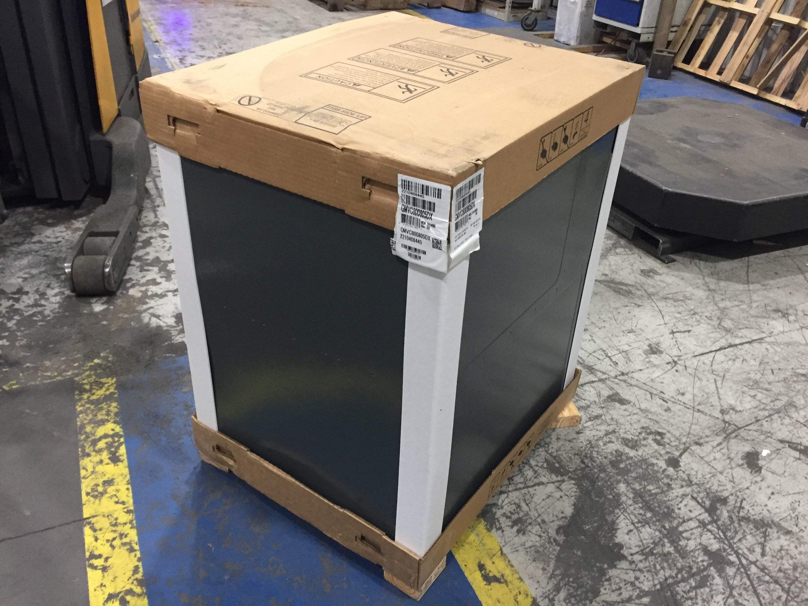 Goodman GMVC800805DX 80,000 BTU 2-Stg Up/Horizontal Comm Compat ECM Furnace 80%