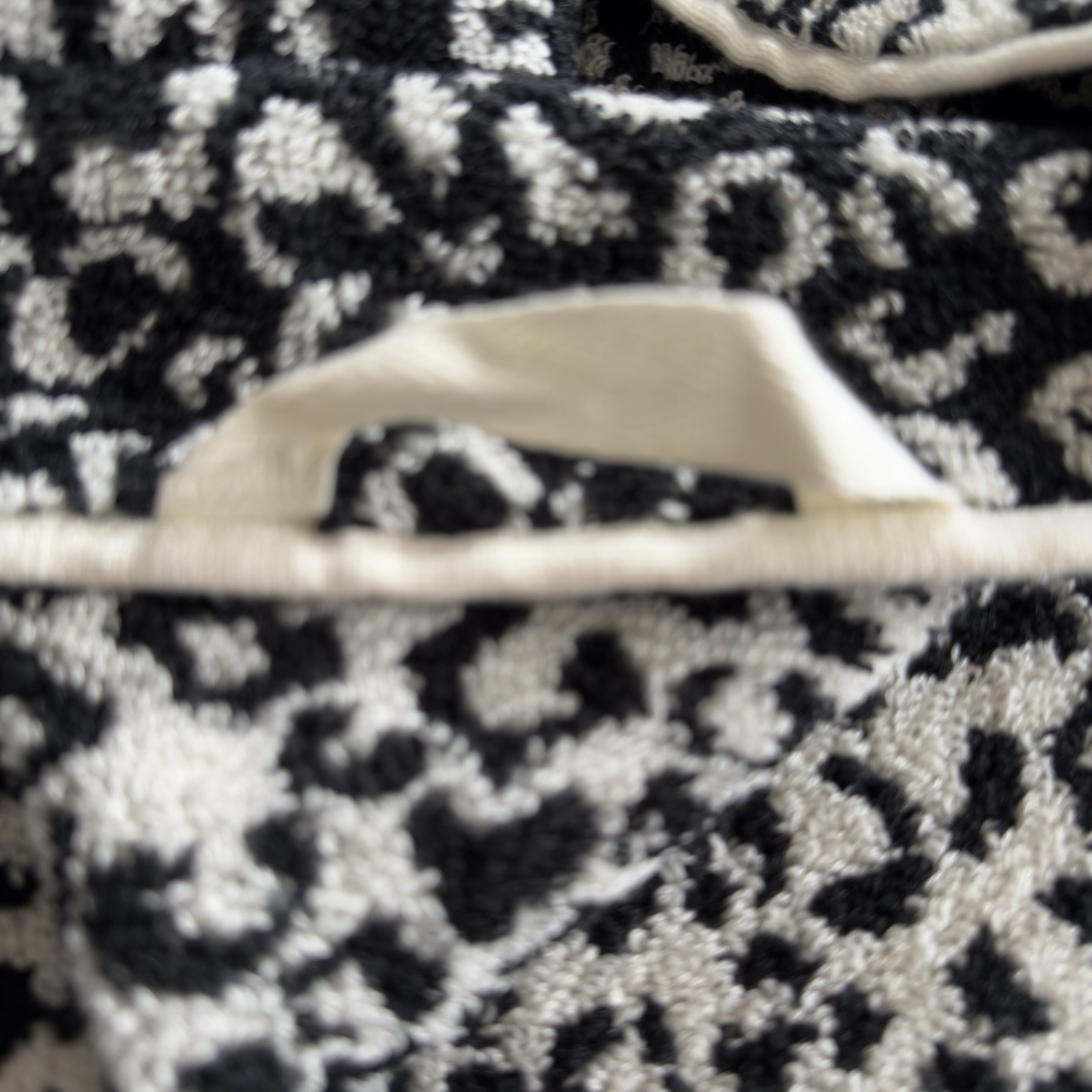 4 Rachel Zoe Animal Print Leopard Cheetah White Black 2 Bath 2 Hand Towels Set 4