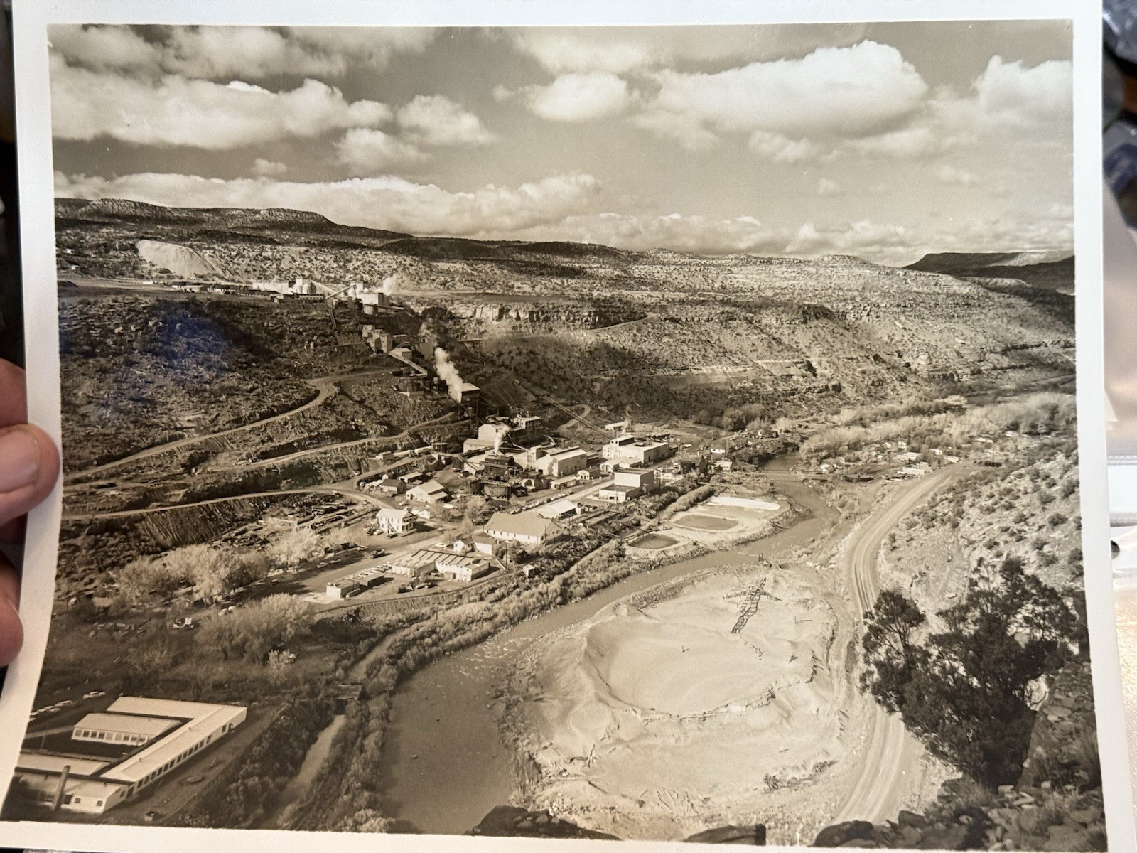 UNION CARBIDE CORP Binder With 70 Uranium Mining Related Photos
