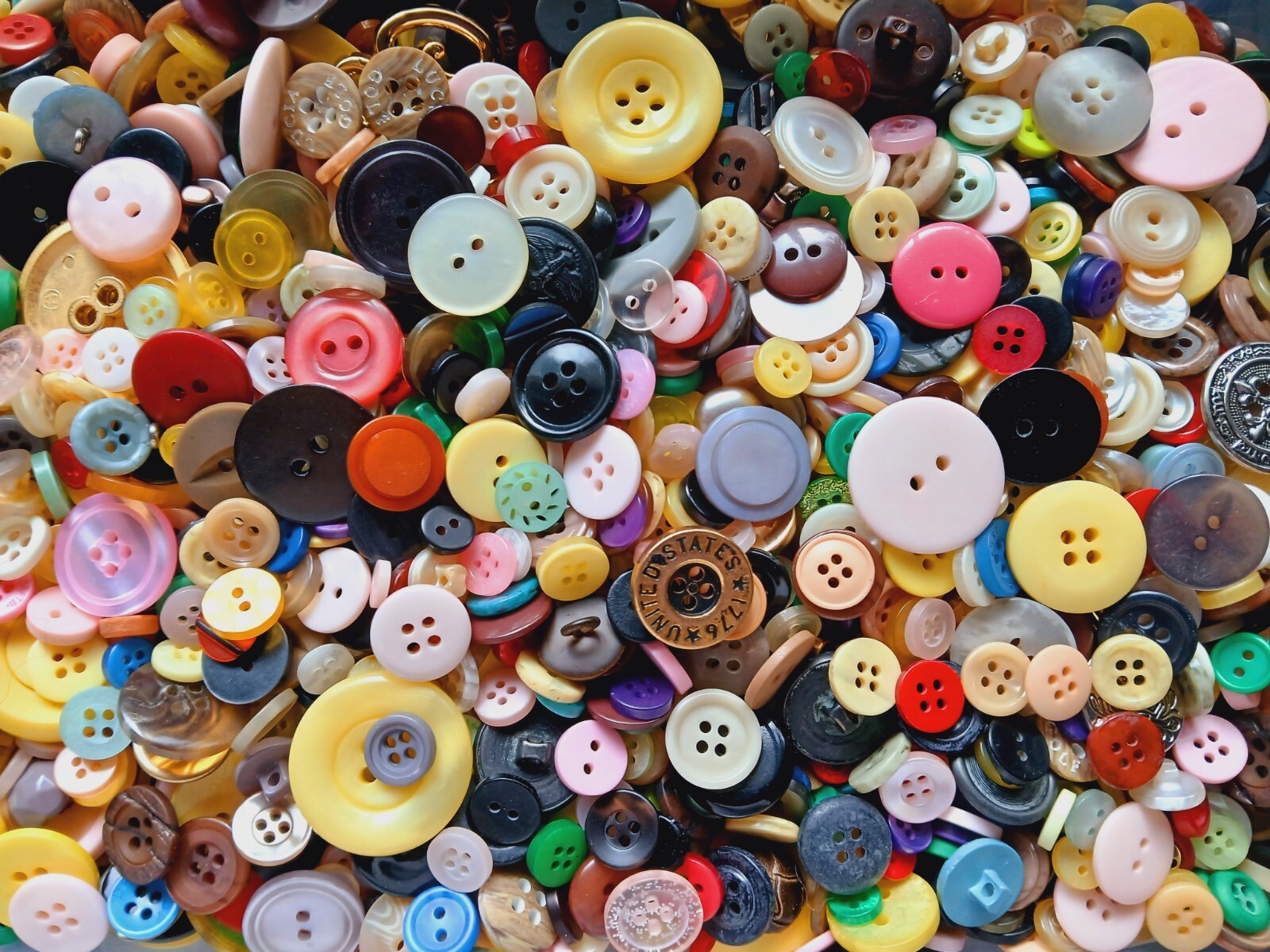 1000, 500, or 200 Sewing Buttons: Assorted Mix of New and Vintage