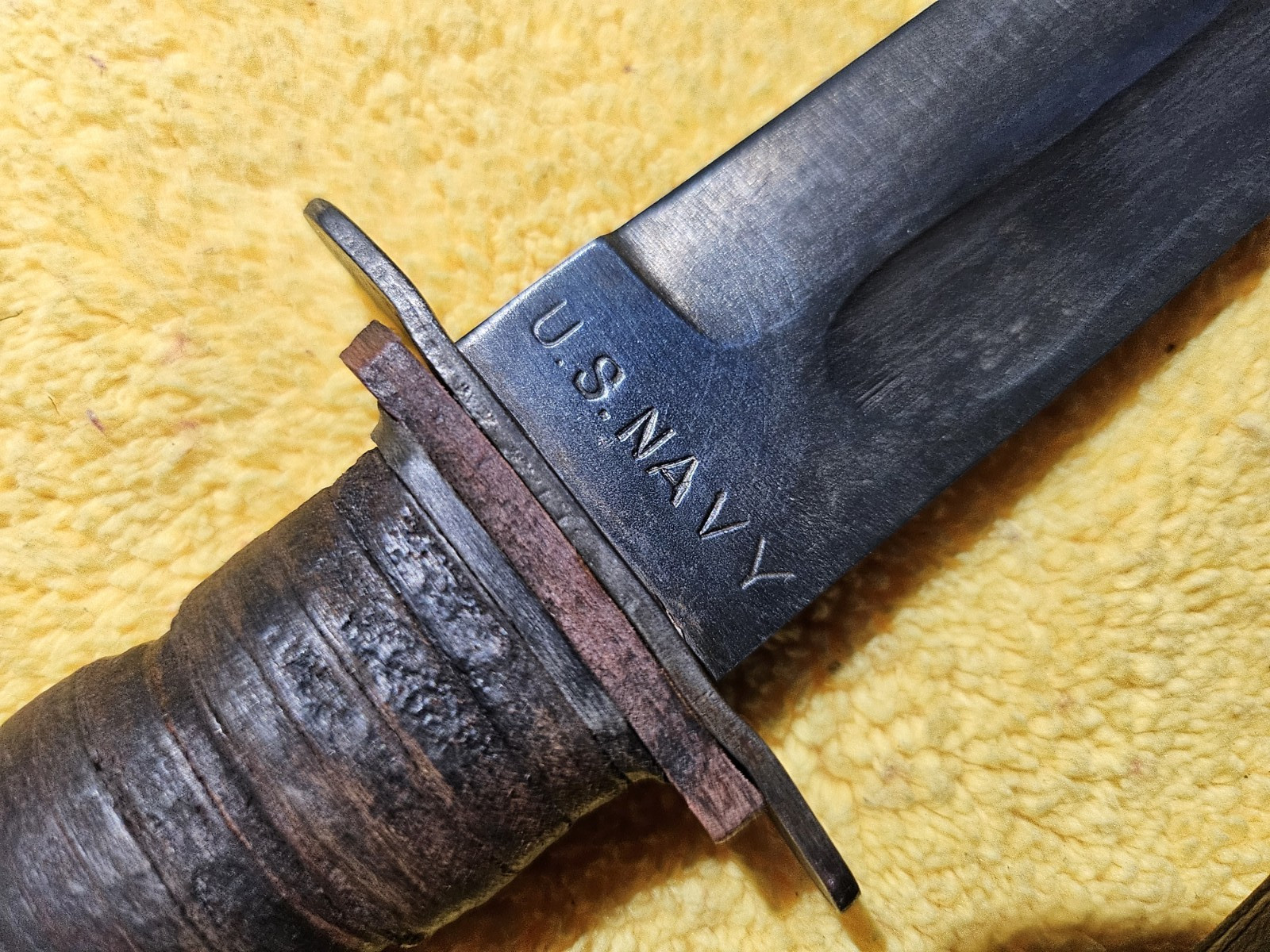 WW II US Navy Pal RH-37 Red Spacer 7" Blade & Leather Sheath. FREE SHIP.