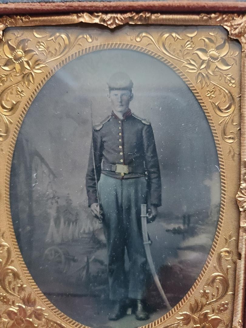 Civil War Tintype Photograph Union Artilleryman Armed with Saber.