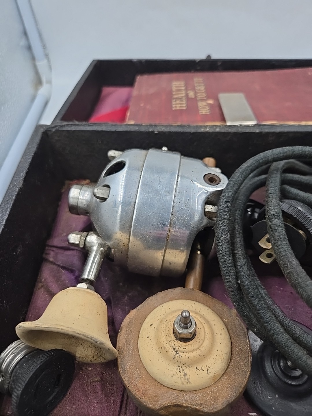 Hamilton Beach Vibrator Machine 1902 W/ Old Book And Box