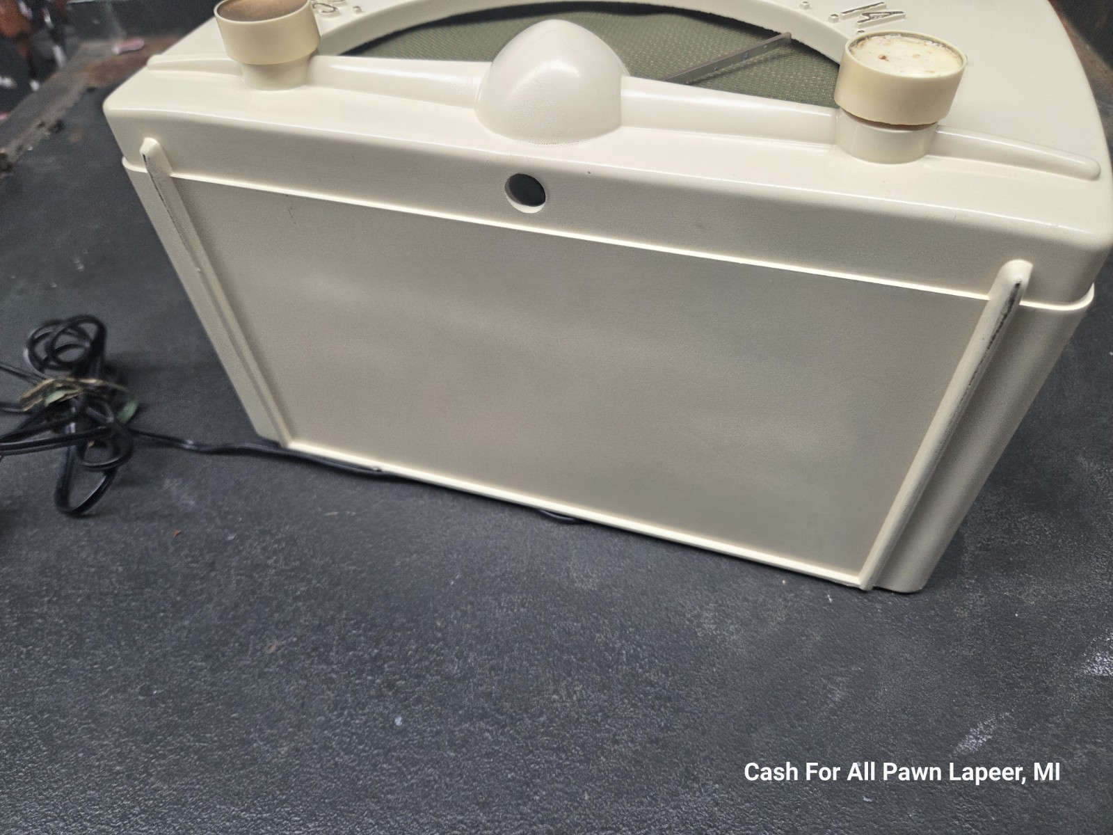 Vintage Motorola 69X “TORPEDO” Tube Radio Mid Century 1950s Works art deco cream