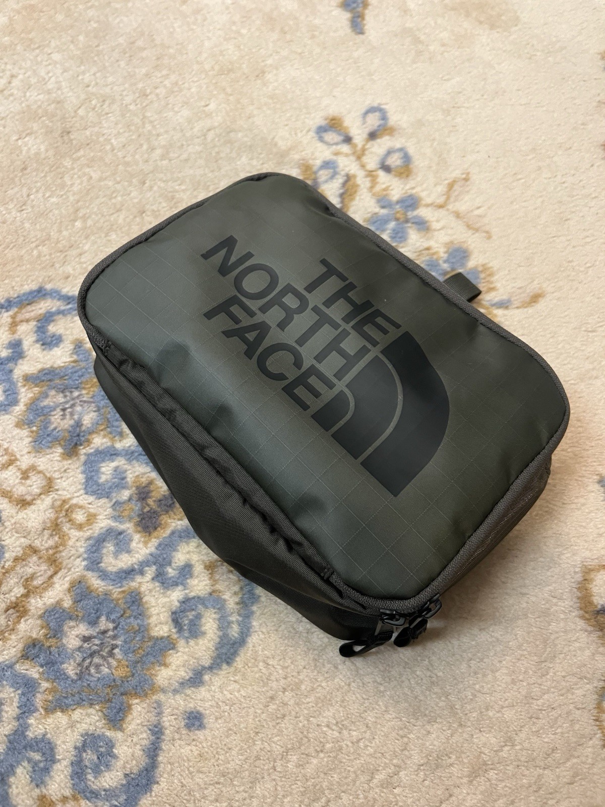 RARE Green The North Face Base Camp Voyager Unisex Toiletry Kit Bag Travel Hike