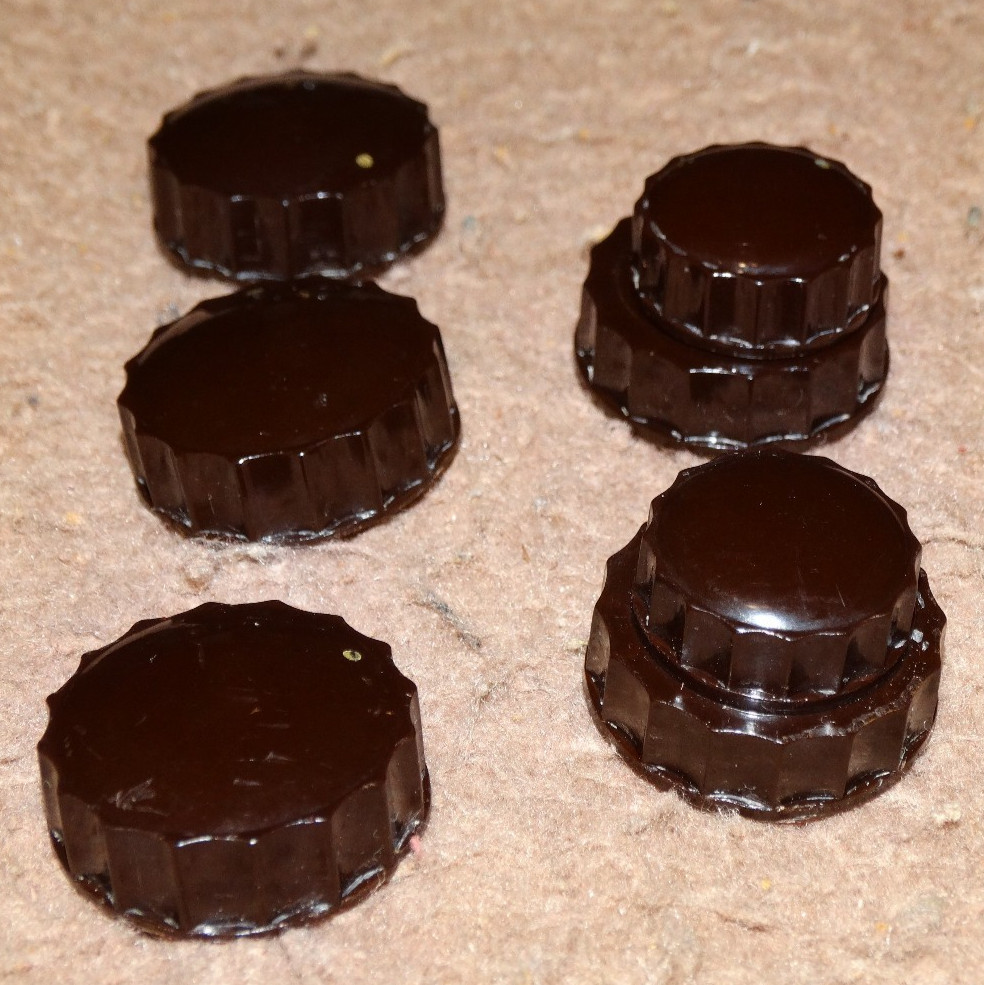 ZENITH High Fidelity Model #61 6 Piece Brown Fluted Knob set Very Good Condition