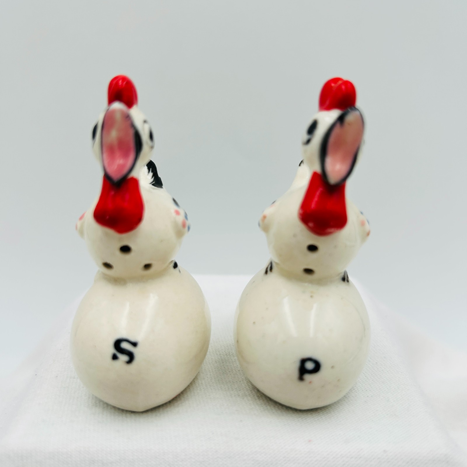 Hand Painted Chickens Roosting on Eggs Vintage Salt Pepper Shakers Made in Japan