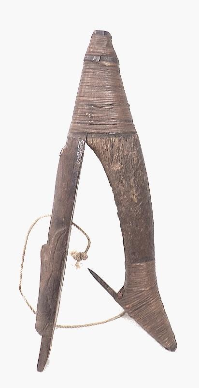 19TH CENT. HAIDA HALIBUT HOOK WITH THUNDERBIRD CARVING - FINE SURFACE & COND.