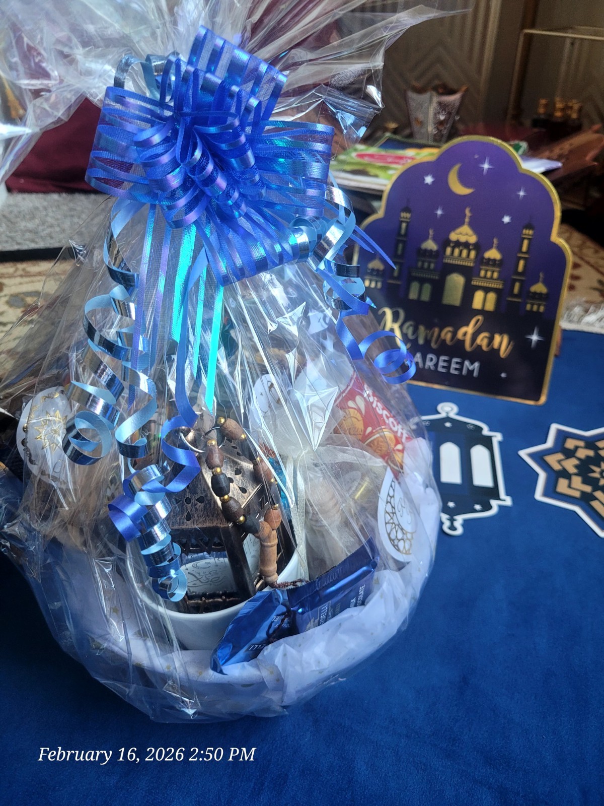 wiZamZam Eid Mubarak Gift Basket with Dates, Mug & Henna