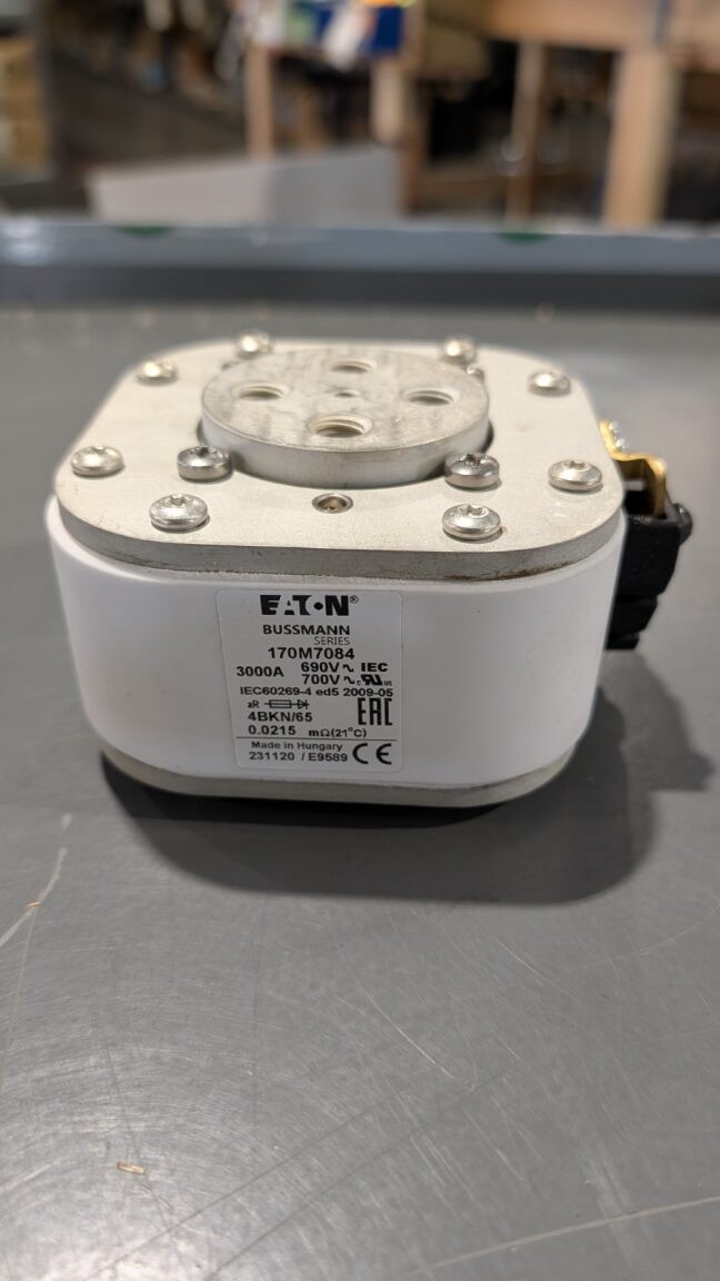 Eaton 170M7084 Bussmann Fuse 300A 690v 4BKN/65