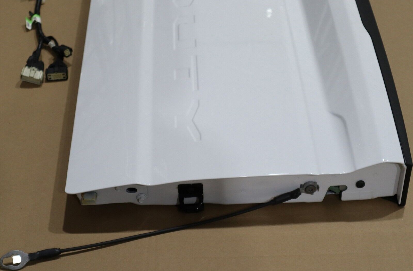 23-26 SUPER DUTY WHITE Tailgate Truck New Take Off F250 Ford Paint Tail Gate OEM