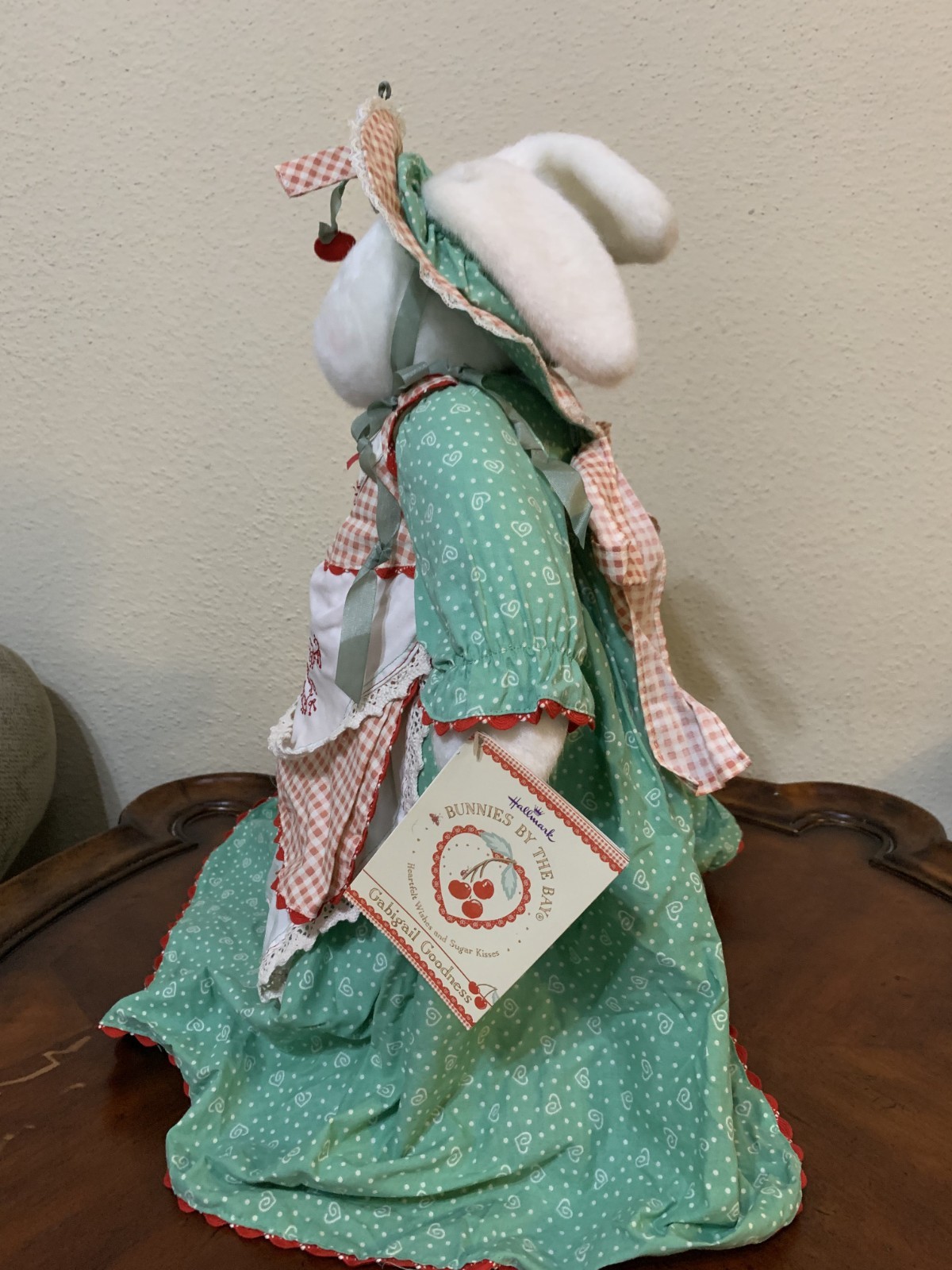 Bunnies By The Bay Gabigail Goodness 20" Bunny Hallmark 2002 Tag & Stand