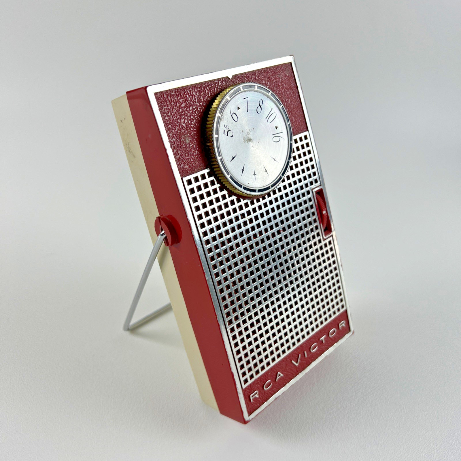 RCA Victor Model 1-RG-33 AM Transistor Radio - Superheterodyne, Kind of Working