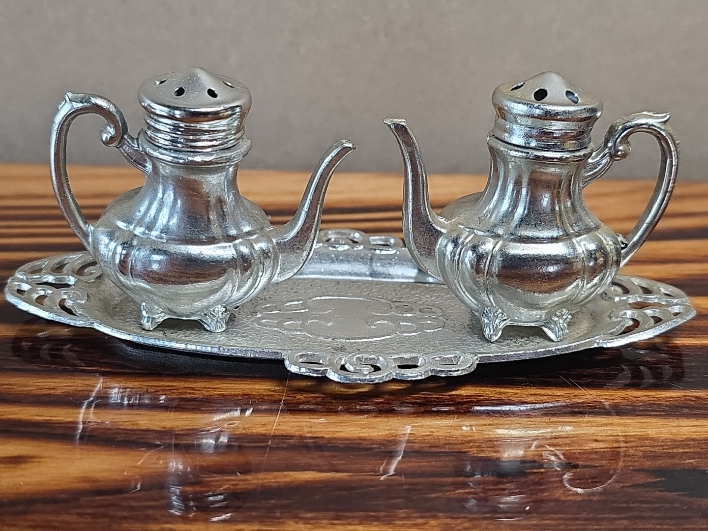 Vintage 1960s-70s Salt & Pepper Shakers Tea Set w/Tray Chicago Natural History