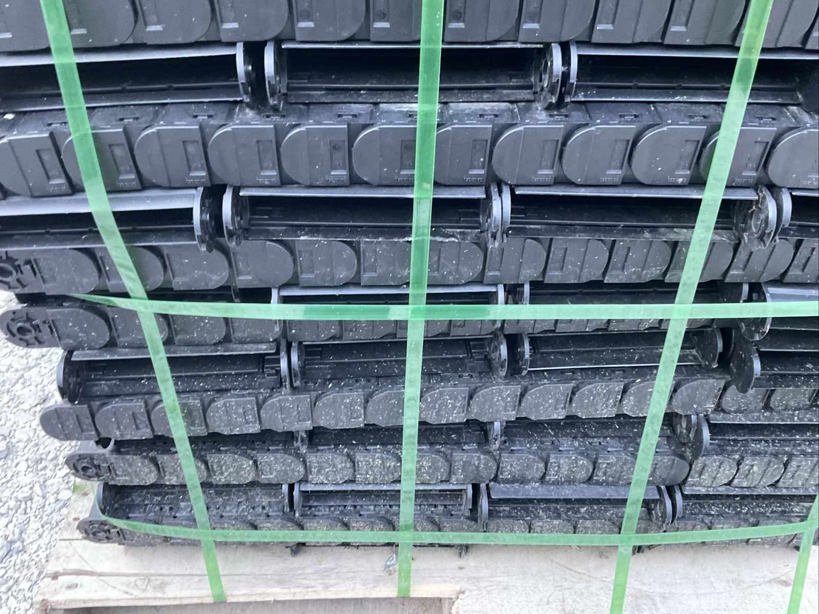 NEW IGUS R58 Series E-Chain Cable Carrier; 58-200-250-0, 200mm x 35mm