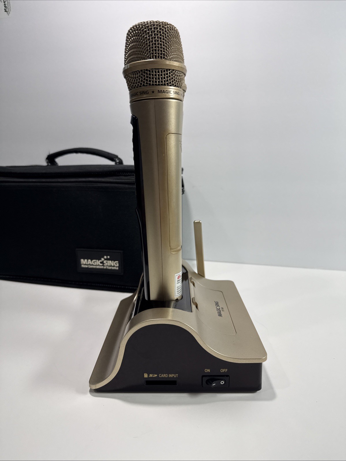 Magic Sing ET18K Karaoke w/2 Wireless Mics, Rom Discs , Dock & HDMI up Scaler