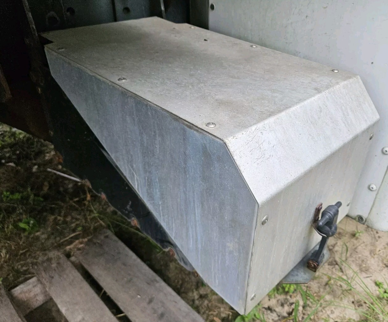 2123139 INTERNATIONAL DURASTAR BATTERY BOX 3344336 - OEM - ALUMINUM COVER