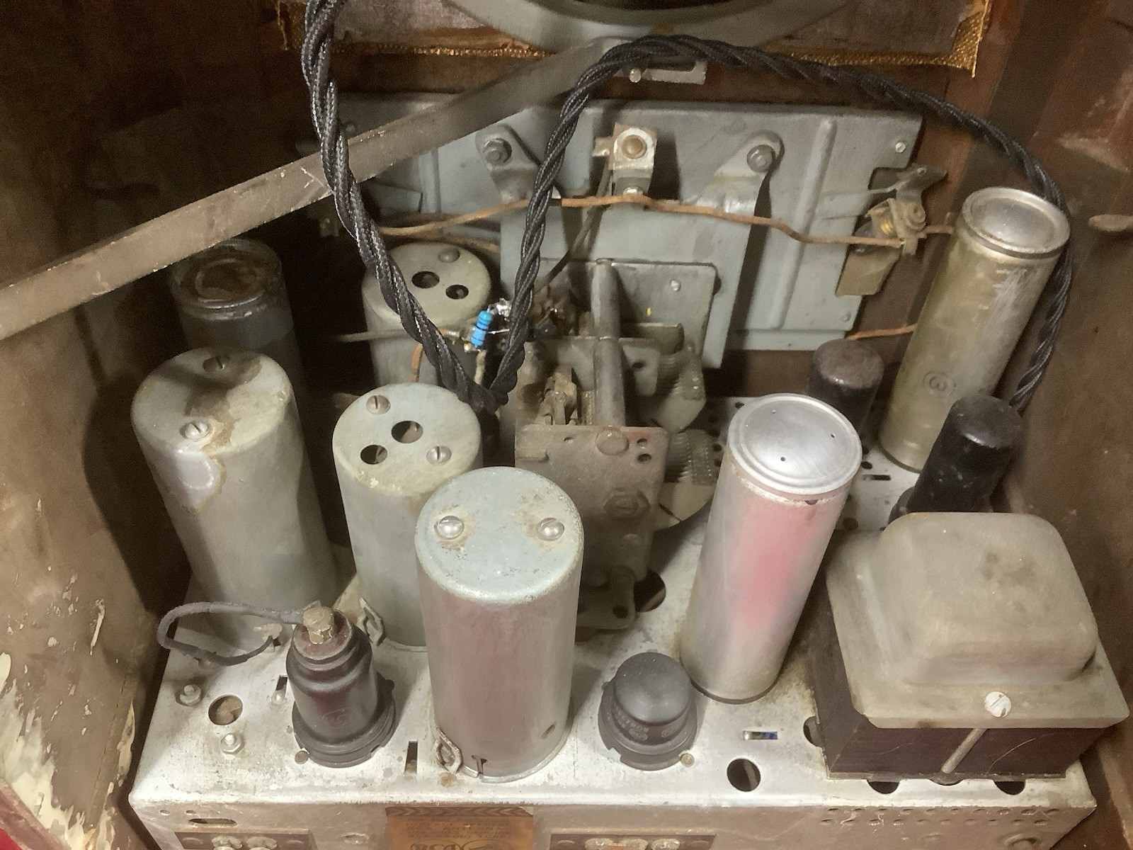 1936 RCA Model 6T2 Tube Type Tombstone Wood Radio Works Good Condition BC SW