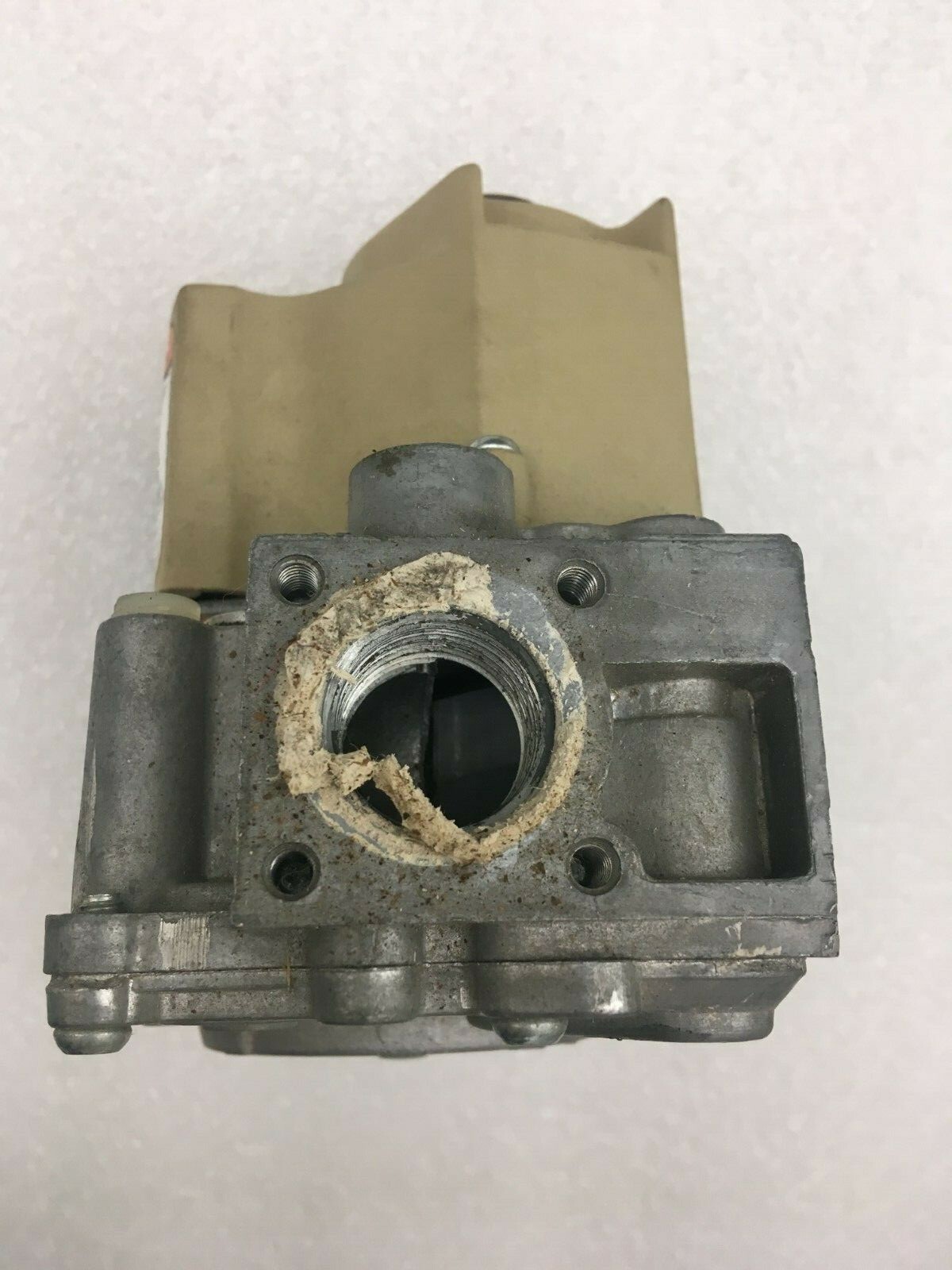 Honeywell VR8205H8016 HVAC Furnace Gas Valve Rheem Ruud 60-22866-01 used #G26