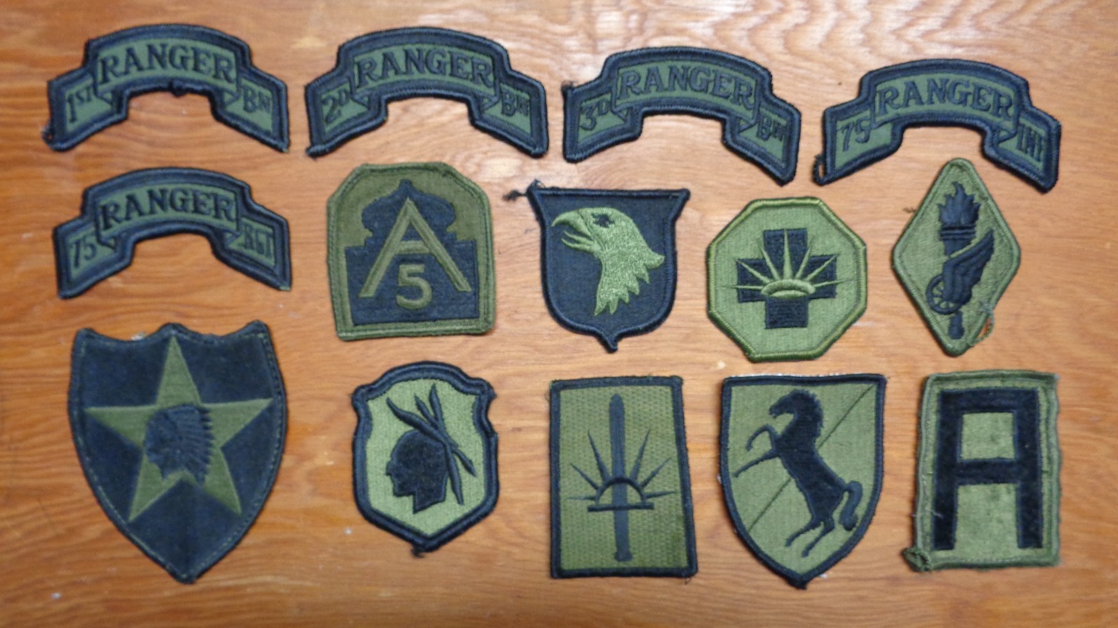 Lot 1980s vintage US Army Airborne RANGER & Infantry Division uniform OD patches