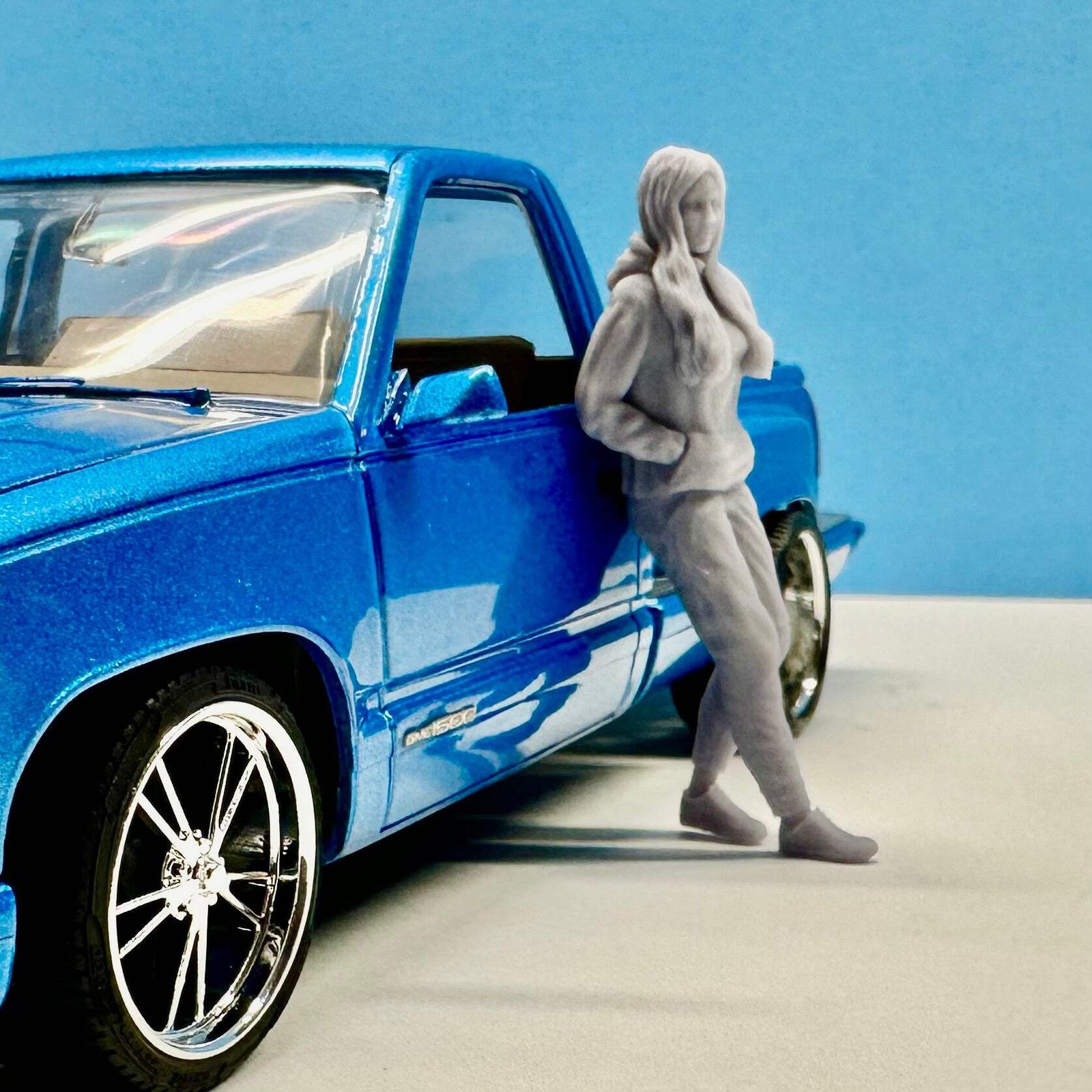 6. Lisa Female Figure for Display or Diorama 1/24 1/25