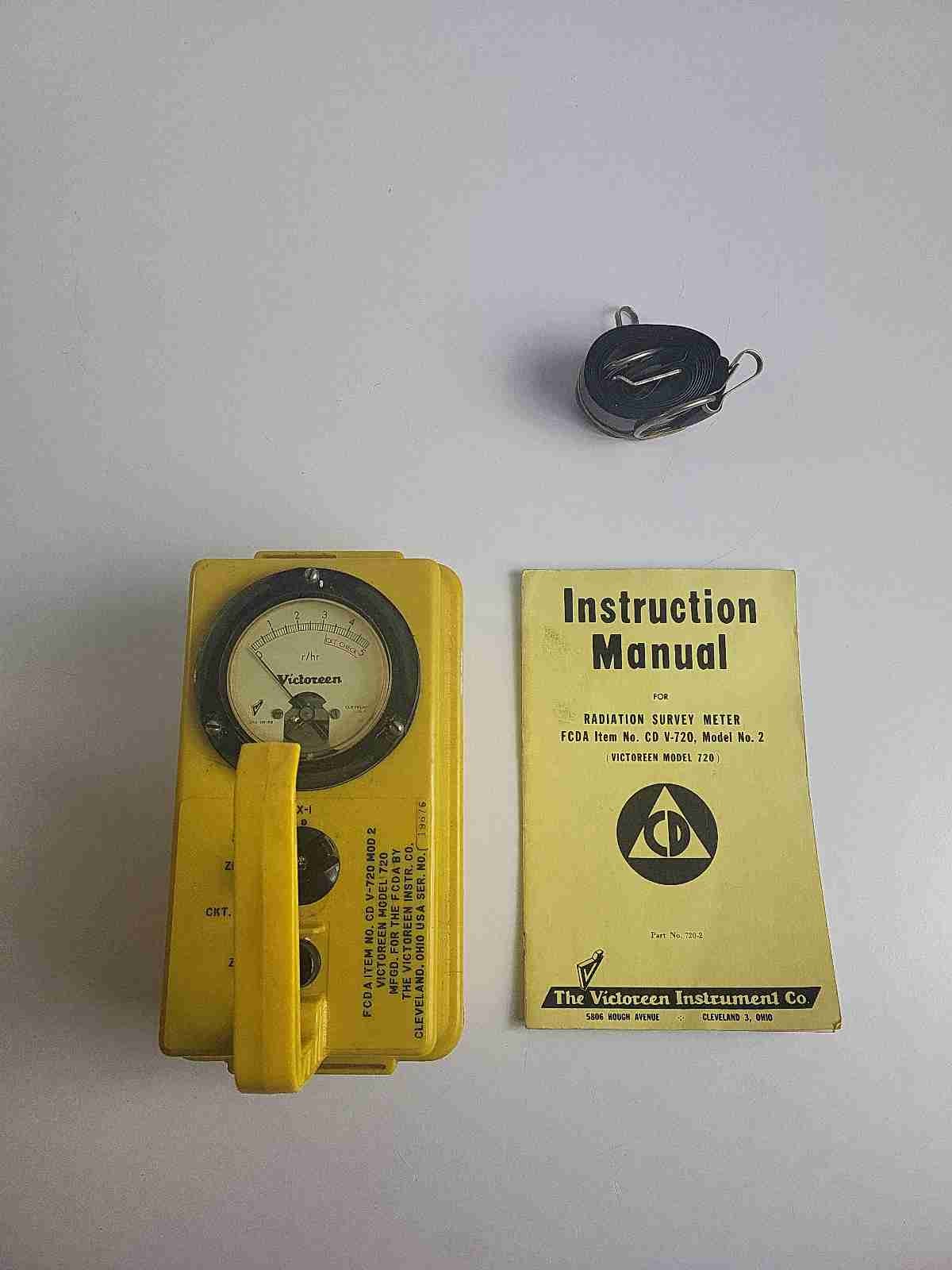 Victoreen Instrument CD V-720 Model2 Radiological Survey Meter + Manual Untested