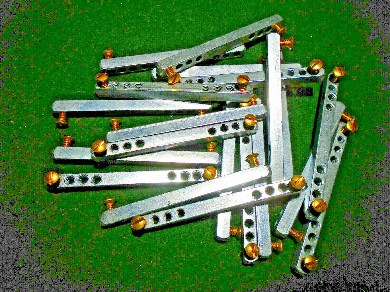 ONE 4 1/4" DOOR KNOB SPINDLE POST CONNECTING SHAFT w/ BRASS SCREWS!! (33164)