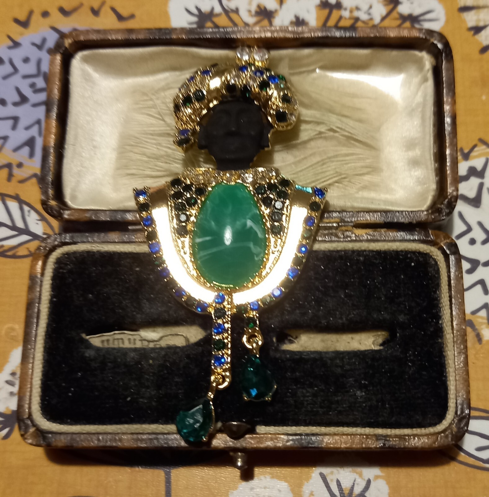 VINTAGE STYLE BLACK AFRICAN MAN SPARKLY JEWEL GEM GREEN GOLDTONE BROOCH STUNNING